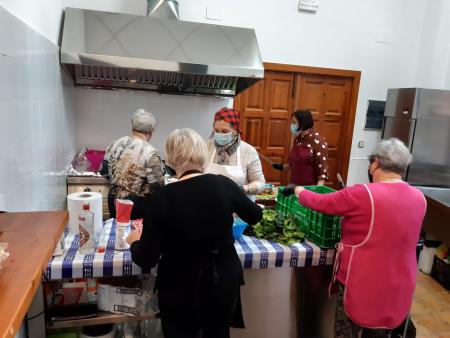 Imagen Realización de crespillos con la colaboración de la Asociacion Amas de casa